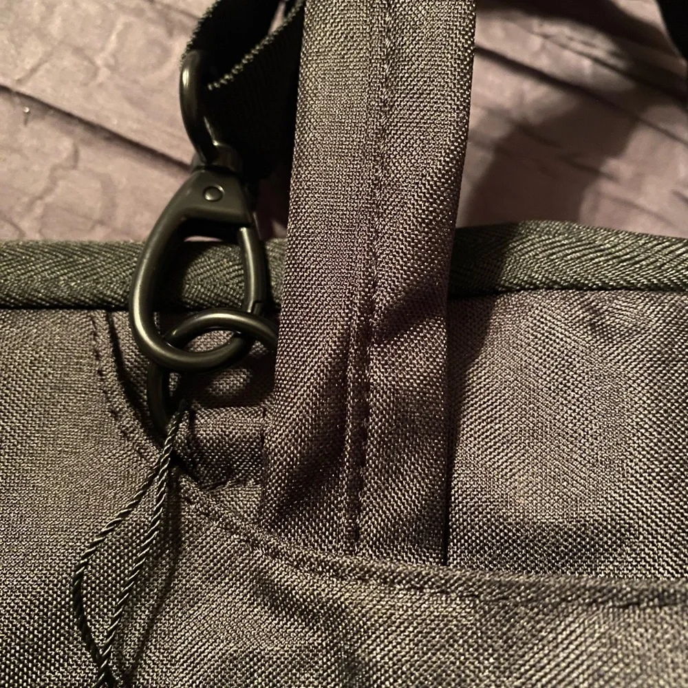 NWT Voova Laptop Bag (17-17.3”)
